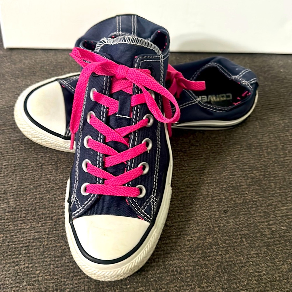 Converse All Star Ladies Navy and Pink Shoelaces Sneakers Size 8